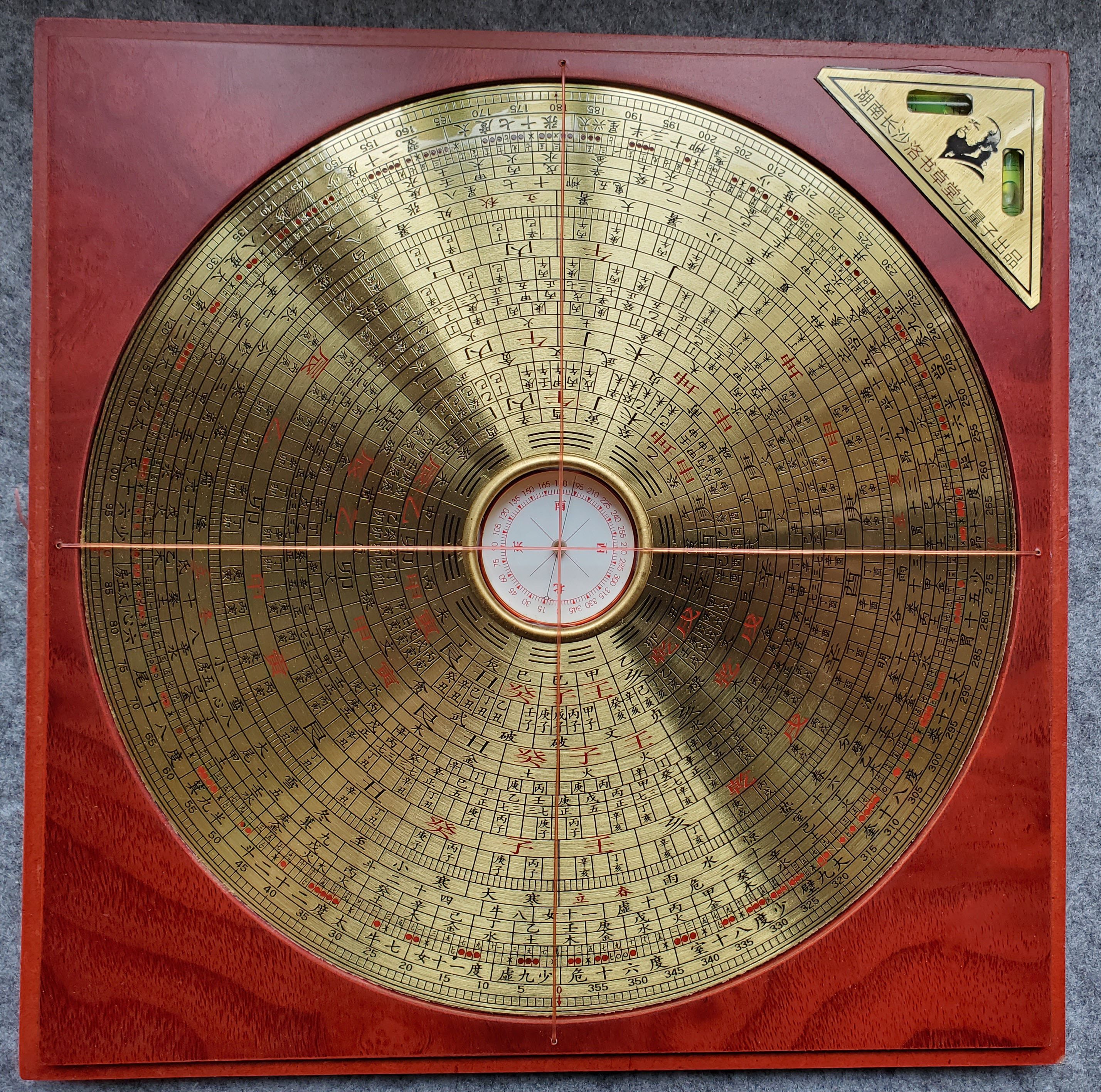 科学航海探险古铜色的罗盘指南针世界地图