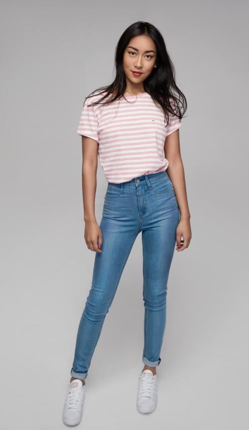 化妆素颜五官精致和上妆误差，天然的美女！吉克隽逸就没必要化妆了