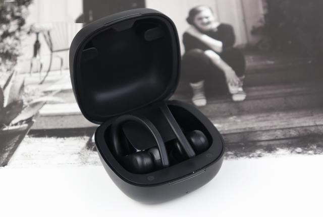 挂耳式耳机戴不稳怎么办 ced44a25c5a74428b9d3b6f8a01e2a43.jpeg