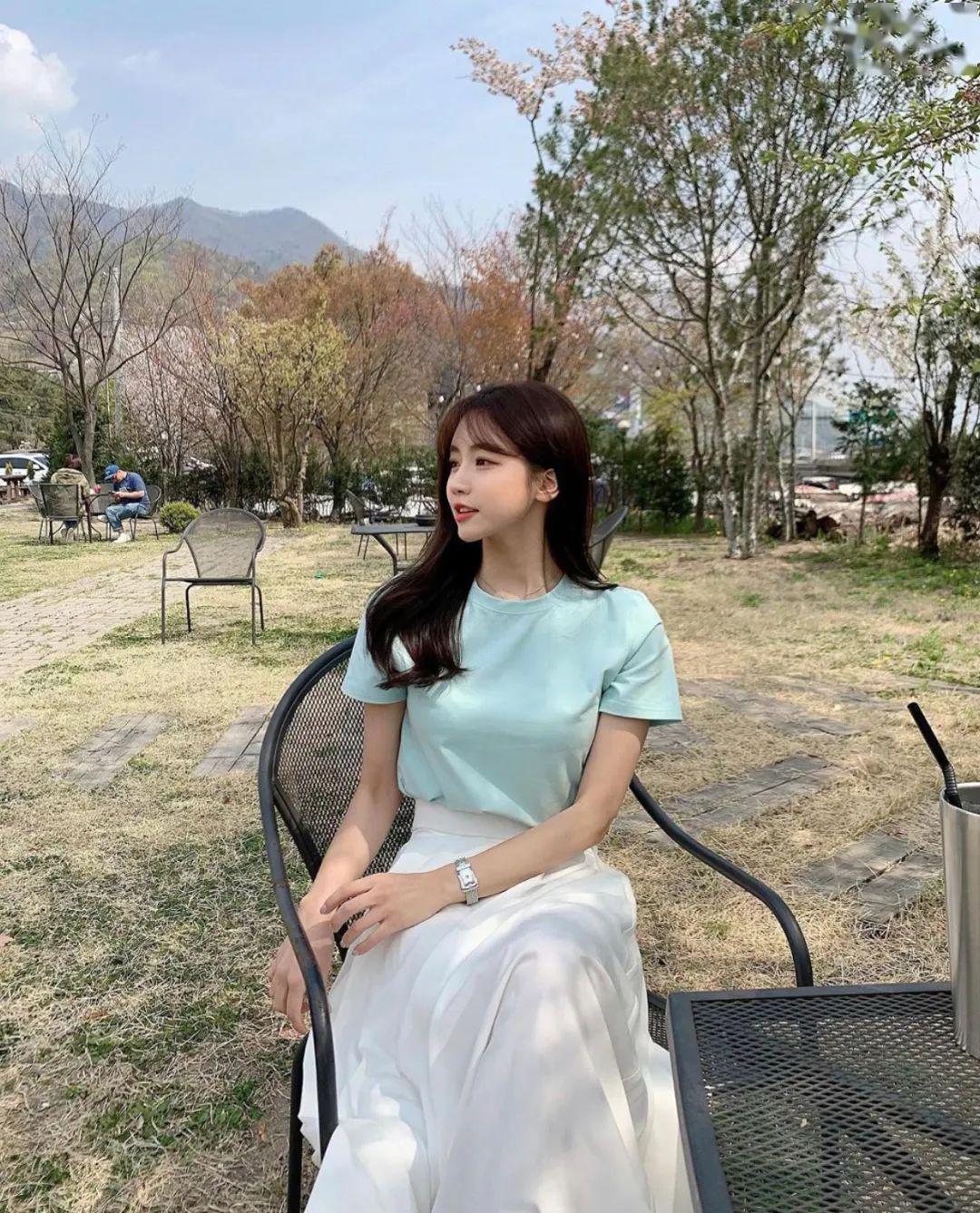 风衣夏天这样穿搭美炸了!T恤穿搭:扔掉你的旧T恤!这30件少女风T恤