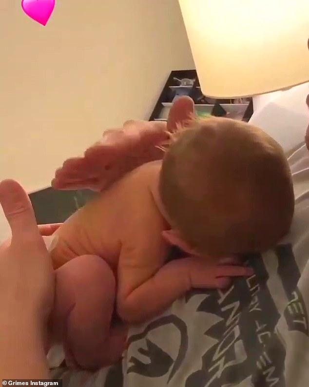原创 两年拿下霸道总裁身心的马斯克女友,妆容很有看点,眼妆表现野心
