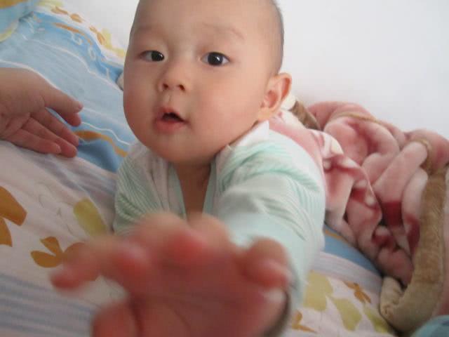 [孩子]孩子洗澡时，规避3大“误区”时间了吗？会破坏免疫力五月初夏
