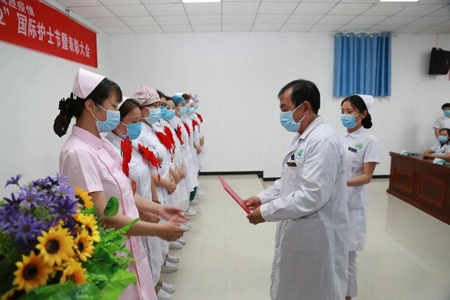 县医院护士工资能拿多少 e0738f49722849e5a152c40d7944b21b.jpeg