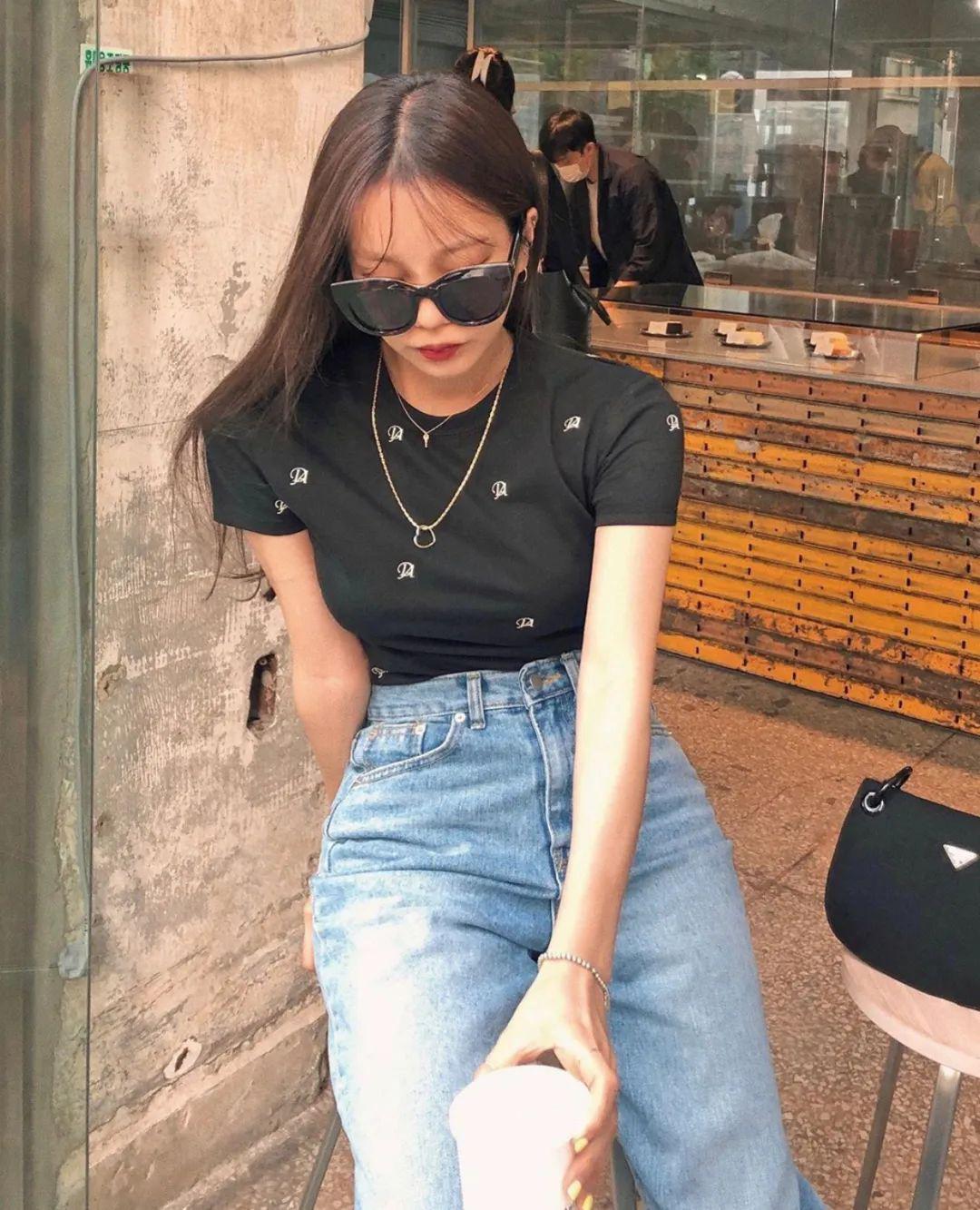 风衣夏天这样穿搭美炸了！T恤穿搭：扔掉你的旧T恤！这30件少女风T恤