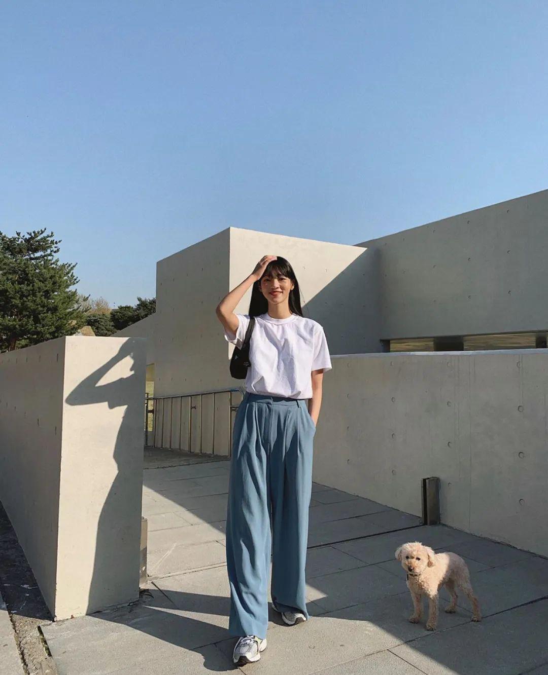 风衣夏天这样穿搭美炸了!T恤穿搭:扔掉你的旧T恤!这30件少女风T恤