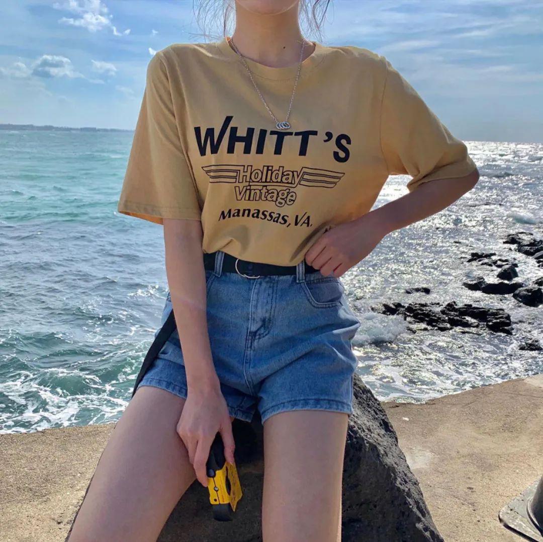 风衣夏天这样穿搭美炸了!T恤穿搭:扔掉你的旧T恤!这30件少女风T恤