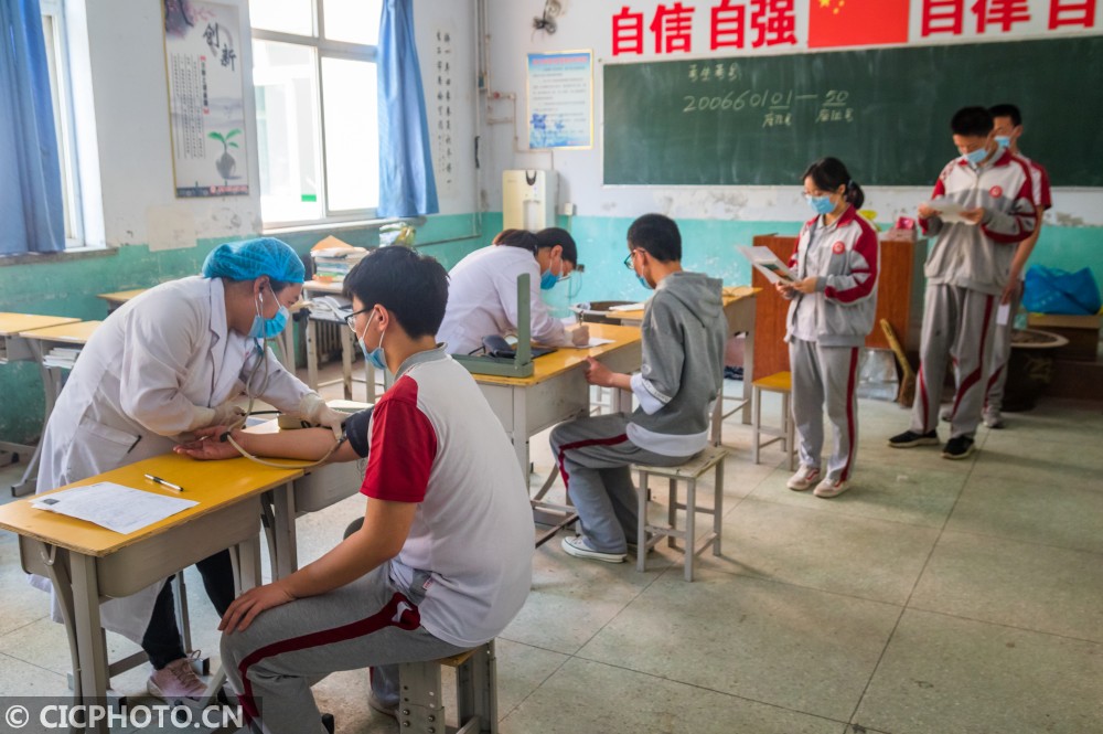 体检：河北柏乡：“送检到校”高考体检有序进行