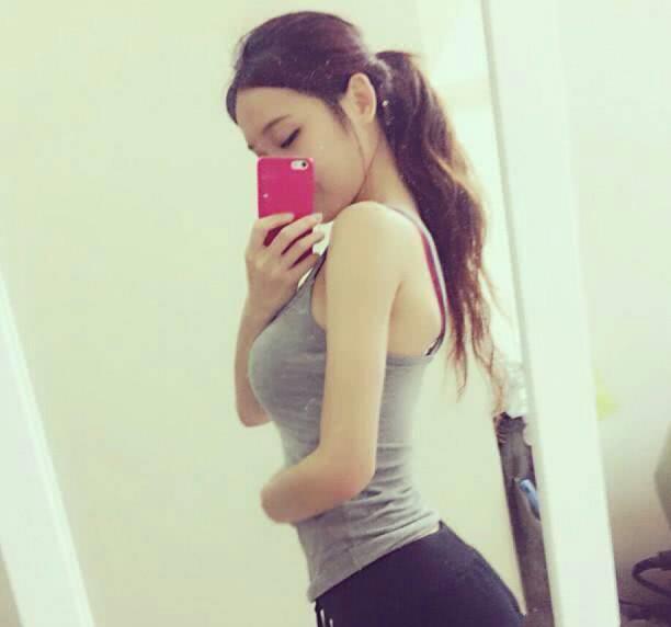 原创内涵段子:说实话,我喜欢穿黑色衣服的美女