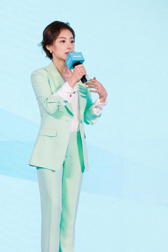 刘璇个子小身材很妩媚,158穿成168的既视感,41岁美得大气