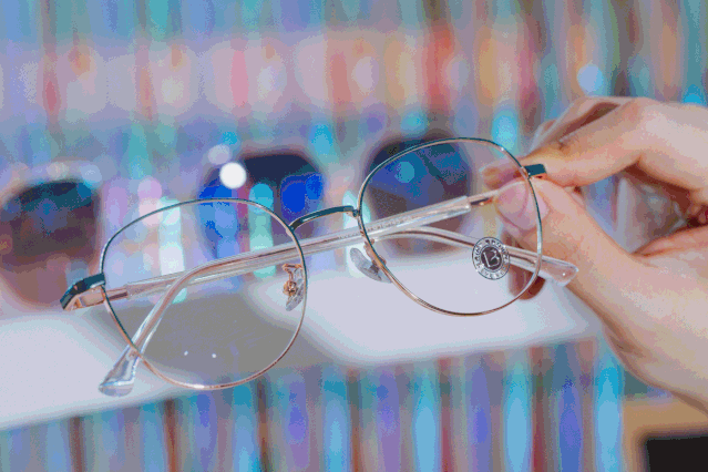 眼镜免费模式 2ccbb33210dd40d8a14454675a4ac105.gif