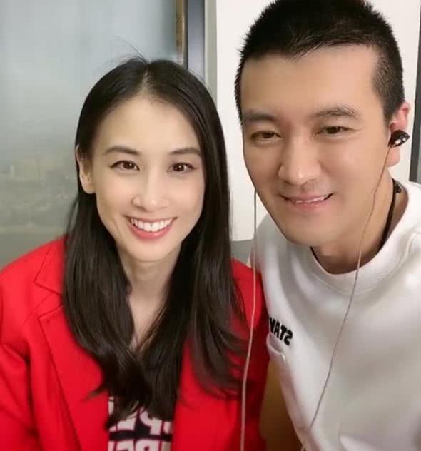 黄圣依夫妇罕见合体杨子低调陪伴为妻应援很甜蜜