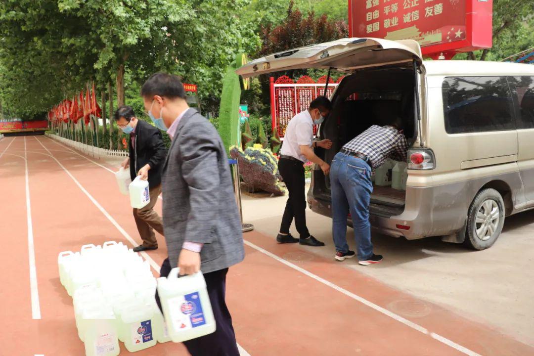 吴顺涛总经理表示,教育是民族的希望,学生是祖国的未来.