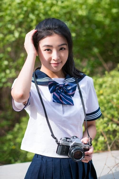 她是李宇春的前辈，是最早走红的超女，今演《