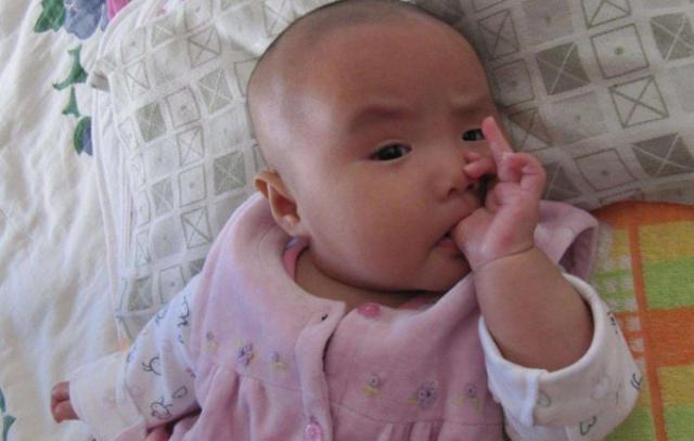 有什么方法可以不让孩子吃手 7277245c2b60434abc3f5922eda7711d.jpeg