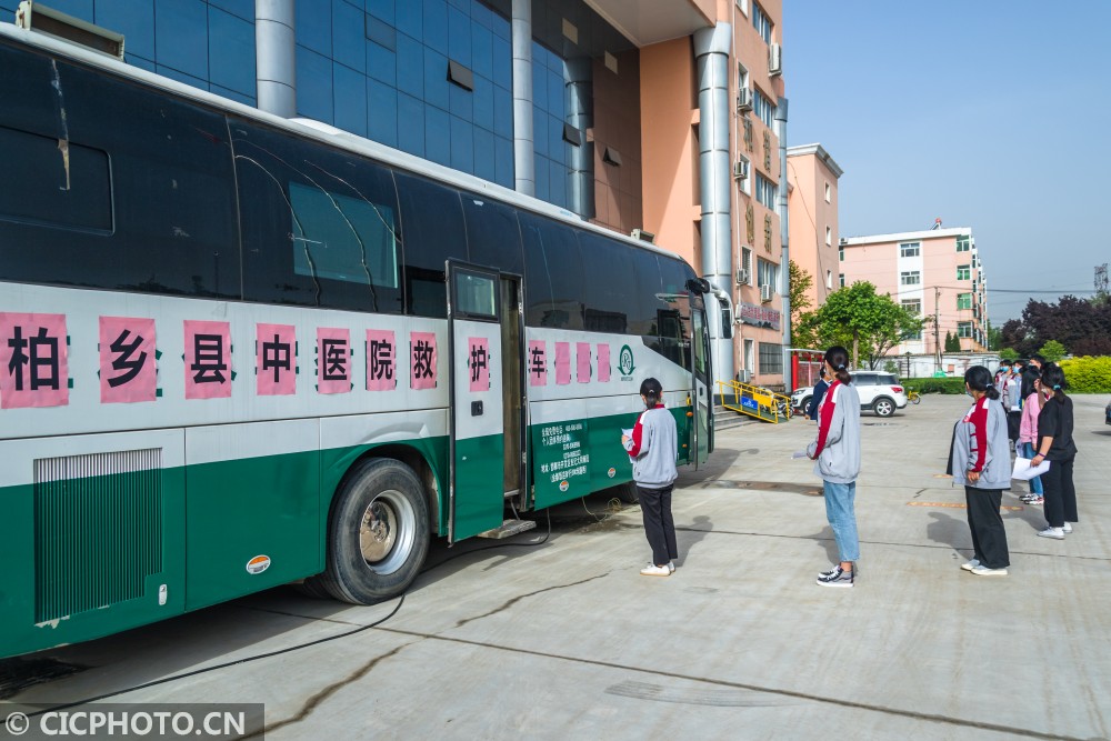 体检：河北柏乡：“送检到校”高考体检有序进行