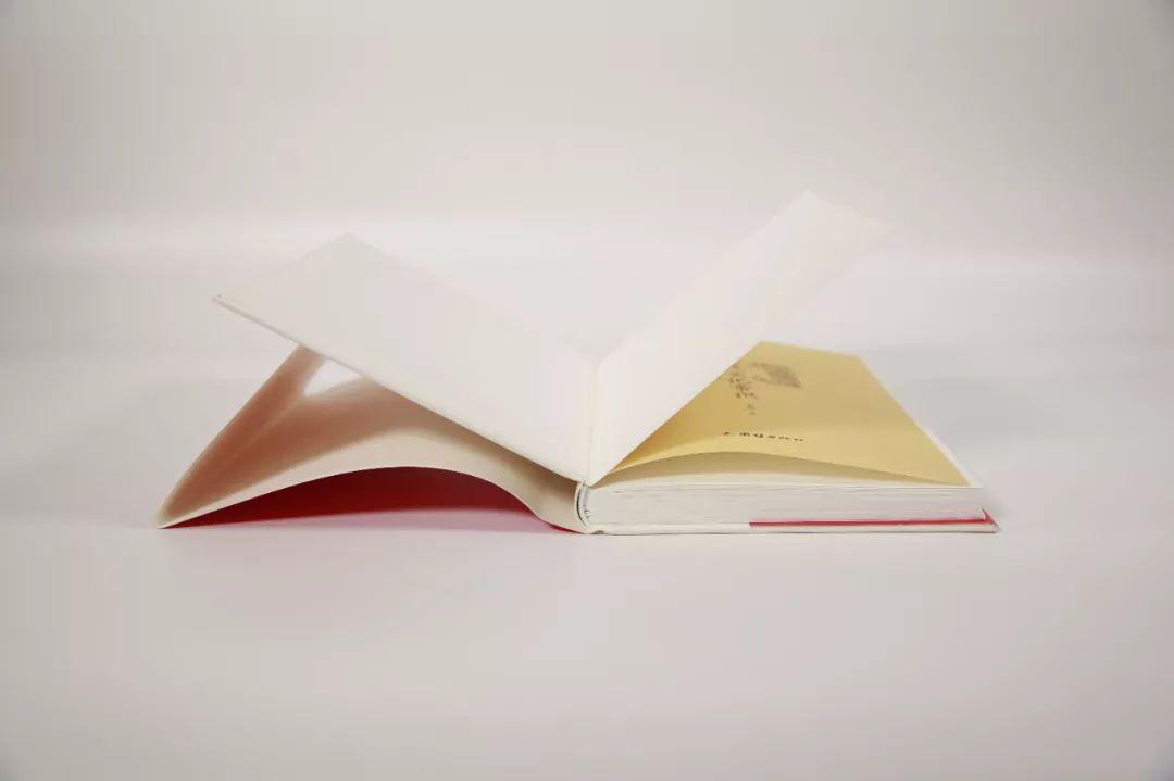 木心先生说，“有的书，读了便成了文盲”。读王力先生的书，可以让一个