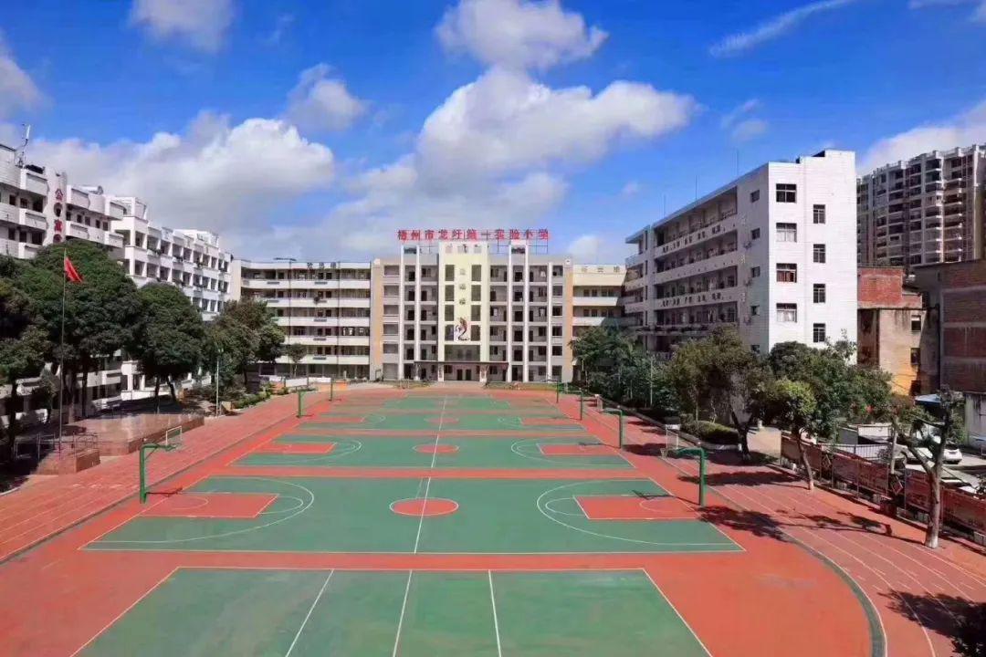 创"和乐"之园 育"弘毅"之人――梧州市龙圩第一实验小学义教均衡发展