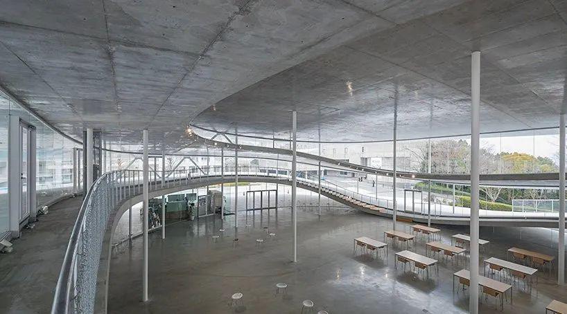 日本,大阪,大阪艺术大学艺术与科学学院 / 妹岛和世