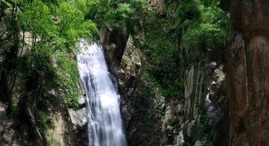 位于广水北部的三潭风景区古木参天,气候凉爽,山水亭桥相映成趣.