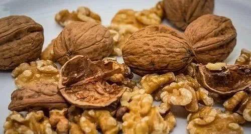 坚果营养价值及功效排名 b726f357fa974d87830ba5bd3c1edc8d.jpeg