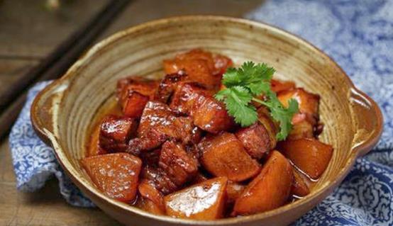 原创美食严选:五花肉炖白萝卜,清蒸红衫鱼,剁椒鱼头,肉末虾仁拌面
