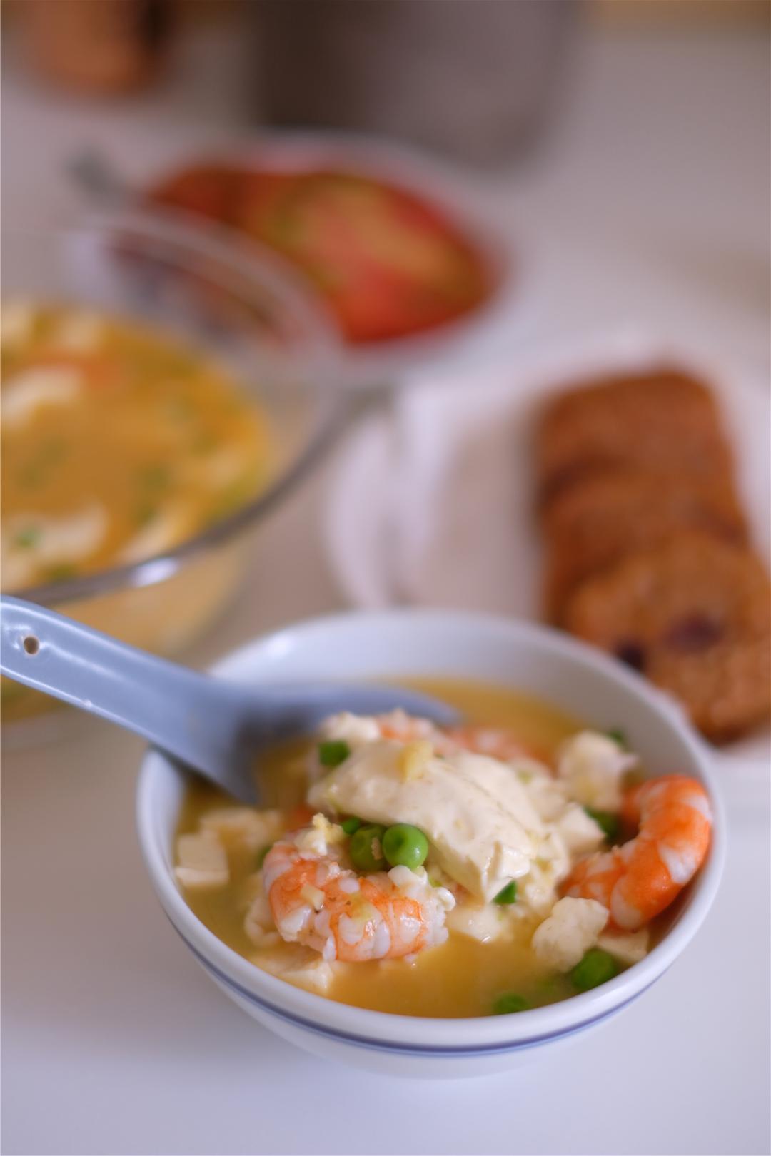 咸蛋黄虾仁豆腐汤 煎粽子,轻松安排一餐饭