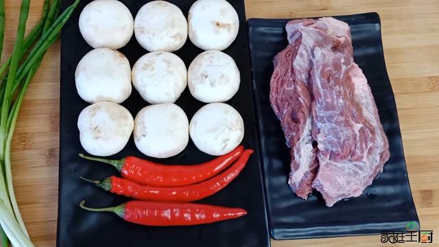 牛肉怎么切才能切得薄 eaef2806295a4bbcbaf58209c1642d31.jpeg