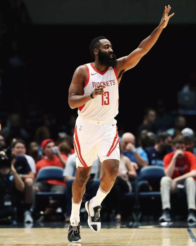 哈登历史地位再评估 在NBA历史得分榜与助攻榜上的独特位置