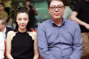 47岁高亚麟近照,小11岁娇妻是我们熟悉的她,长得比宋丹丹更漂亮