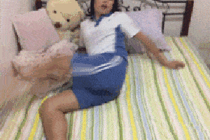 搞笑gif图:姑娘病的真不轻,千万别放弃治疗!