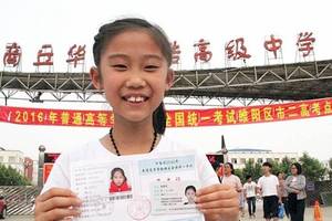 河南“天才”女孩从小上私塾，父母当老师，高考352分进大专