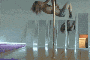 搞笑gif:我相信很多玩钢管舞的都遇到过