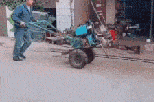 搞笑gif:这才是真正的人车合一,老铁稳了
