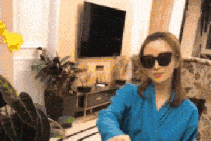搞笑gif图:妹子这么霸气,我以为你吃西餐,走近一看,我笑死了