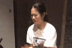 搞笑gif趣图:美女,确认过眼神,你明显是羡慕嫉妒恨啊!