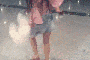 搞笑gif:男的这是要逃吗?看来女的是铁了心要嫁了