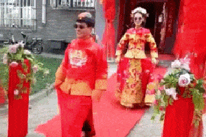 搞笑gif趣图:你别劝我了,我是不会剃成光头的