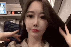 搞笑gif趣图:追了这个小姐姐半天了,就想跟她说句话