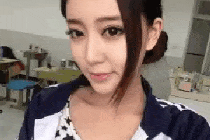 搞笑gif:有这样的漂亮的女同学,让我如何安心上课呀