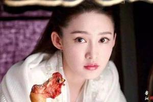 继《庆余年》后,李沁又一部古装剧即将来袭,剧中造型英姿飒爽