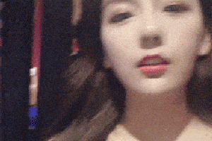 搞笑gif趣图:美女,别对我嘟嘟嘴啊,我抵抗力很低的!