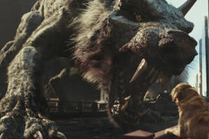电影:巨狼发生变异,体型高达数十米,身上的毛刺能穿透飞机