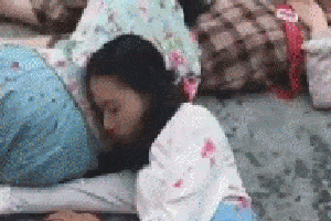 搞笑gif:拍完电影,这些尸体还要吗,不要就拿走了