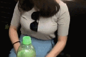 搞笑gif:女网友她说是个胖子,奔现见面后我信了!