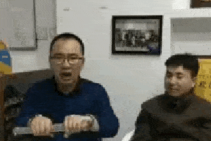 搞笑gif 这刀法 小心你的头发.