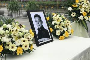 "故人远去,风范长存"!广东药科大学纪念因公殉职的医生王烁