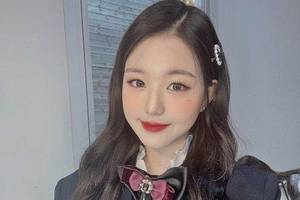 邻家女孩 vs 清纯学妹!izone 张元英晒"清纯自拍",大秀玩偶美貌