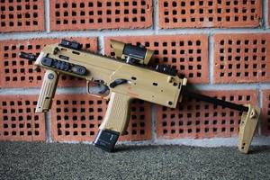 世界十大冲锋枪:之黑克勒-科赫hk mp7冲锋枪