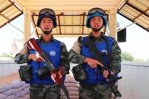 95班机又被嫌弃!中国维和部队远征异域,手里端的还是81式轻机枪