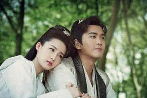 李沁李现春晚后台合影引发热议,和肖战黄景瑜还有新剧合作